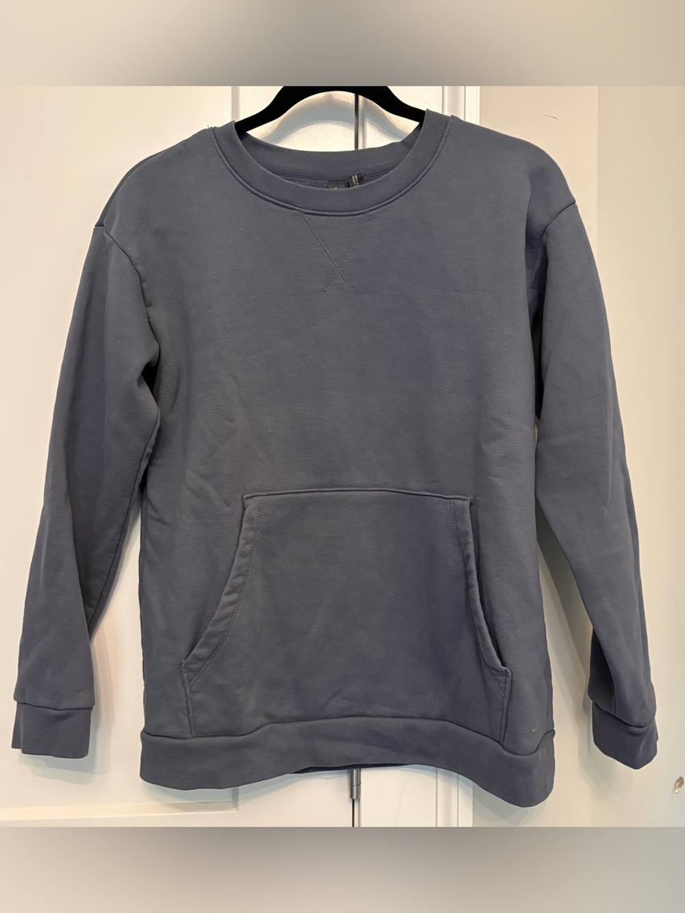 Mondetta Women’s Crewneck Sweatshirt Front Pocket Dark Blue Gray sz Small